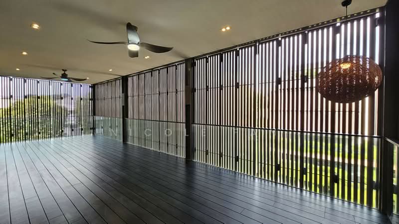 18 Nassim Hill photo 3