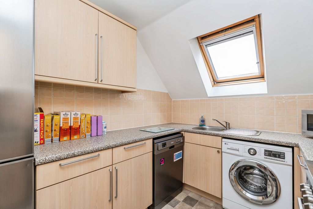 Additional image 7 of 2 bed flat for saleMarshall Square, Southampton SO15