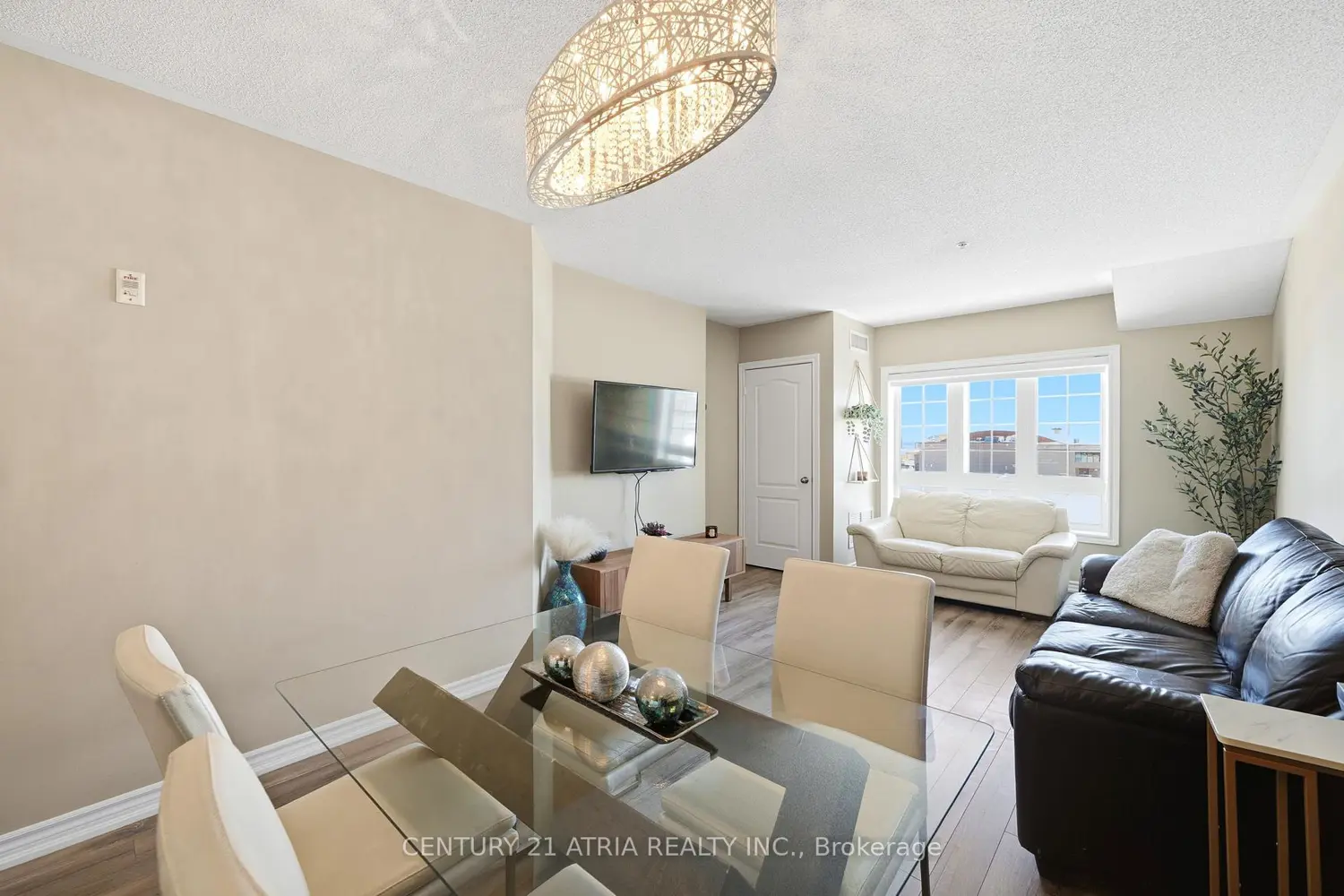Additional image 11 of 112 Simcoe Road 213