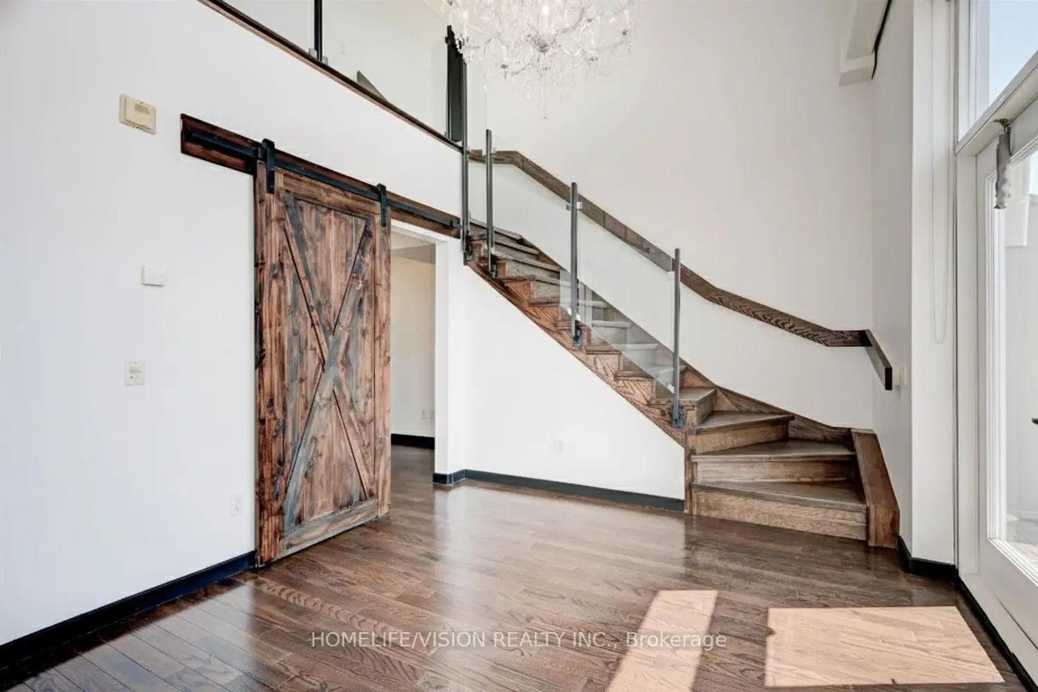 915 King Street Ph505