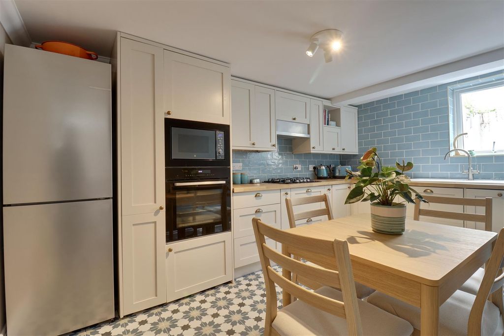 Additional image 6 of 2 bed flat for saleClarence Parade, Southsea PO5