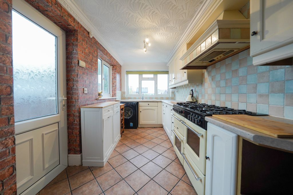 Additional image 8 of 3 bed semi-detached house for saleChestnut Road, Glenfield, Leicestershire LE3