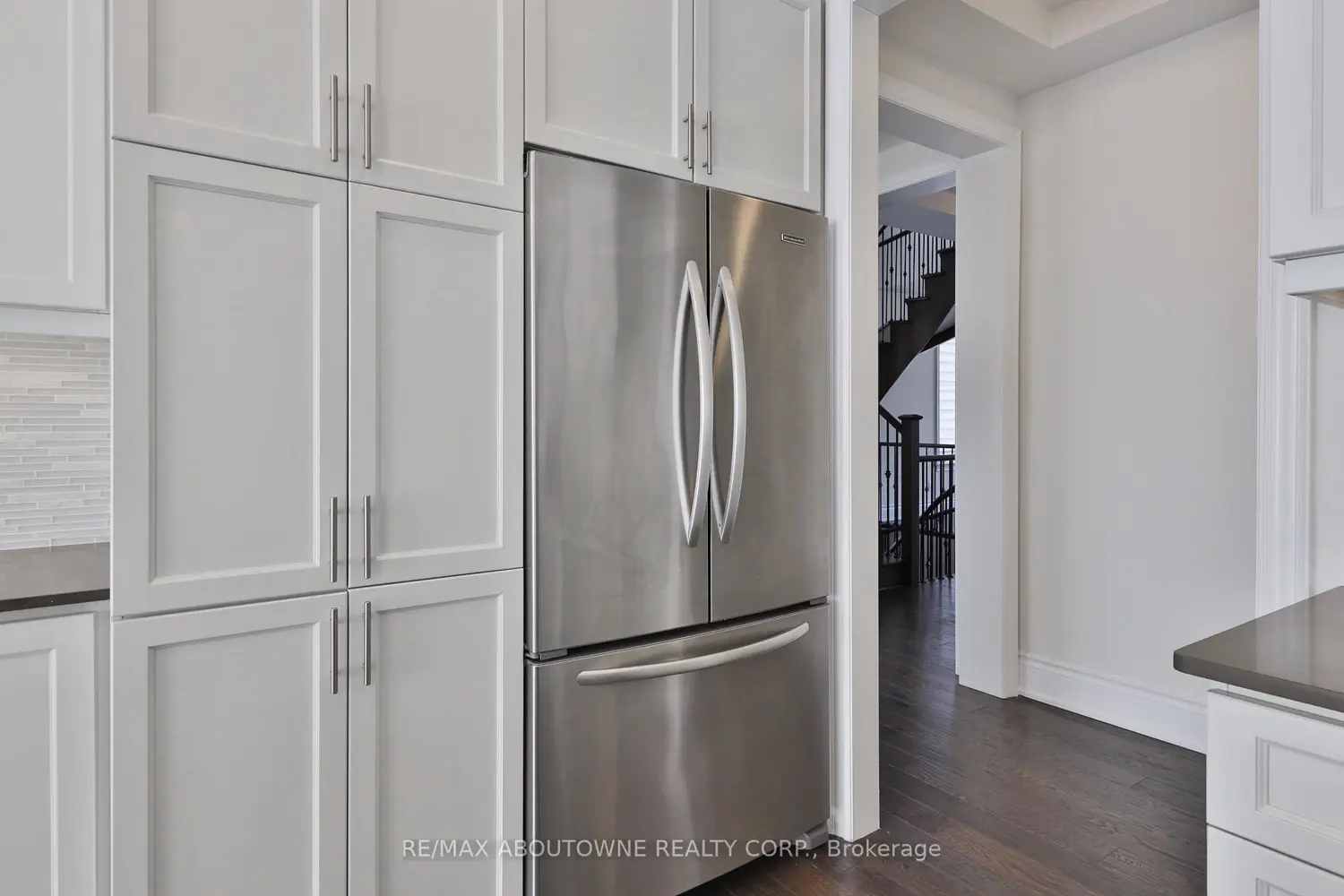 Additional image 4 of 2163 Vineland Crescent