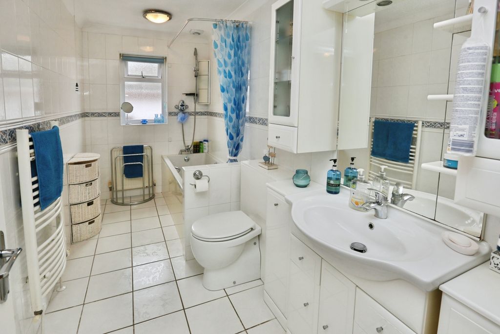 Additional image 11 of 3 bed detached bungalow for saleFirtree Way, Southampton SO19