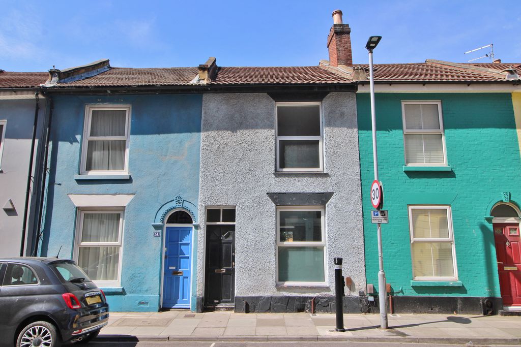 3 bed terraced house for saleExmouth Road, Southsea PO5