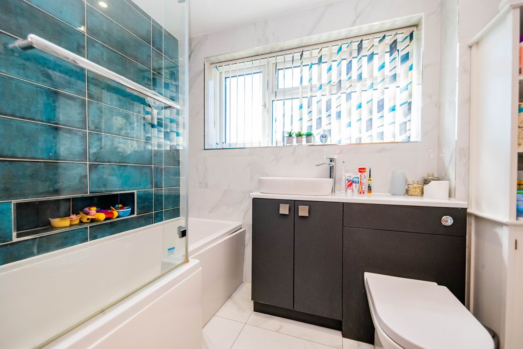 Additional image 19 of 4 bed detached house for saleBramling Avenue, Yateley, Hampshire GU46