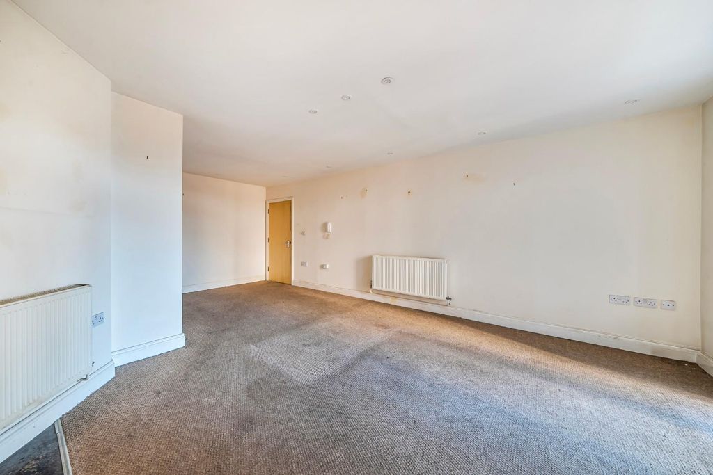 Additional image 10 of 2 bed flat for saleLondon Road, Portsmouth PO2