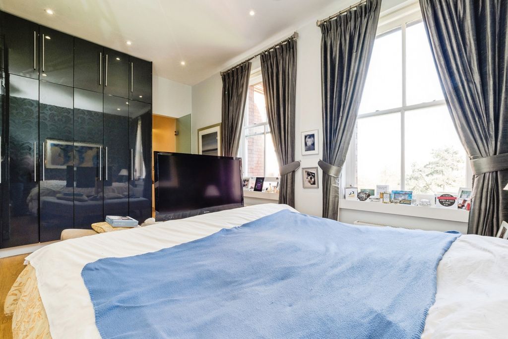Additional image 12 of 3 bed flat for saleBartholomew House, Richmond Drive, Woodford Green IG8