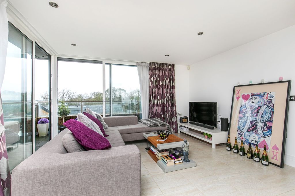 Additional image 2 of 2 bed flat for saleNightingale Park, Winchester SO22