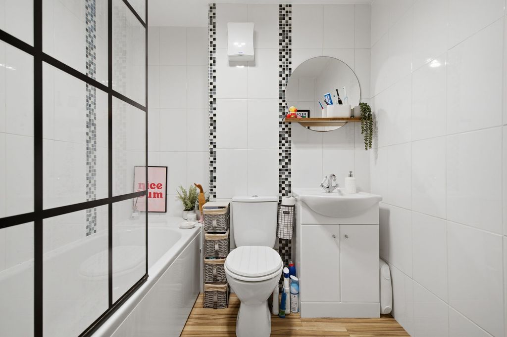 Additional image 7 of 2 bed flat for saleOsborne Road, Windsor SL4