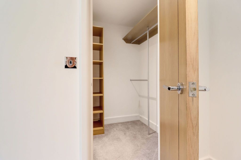 Additional image 9 of 2 bed flat for saleLondon Road, Windlesham GU20