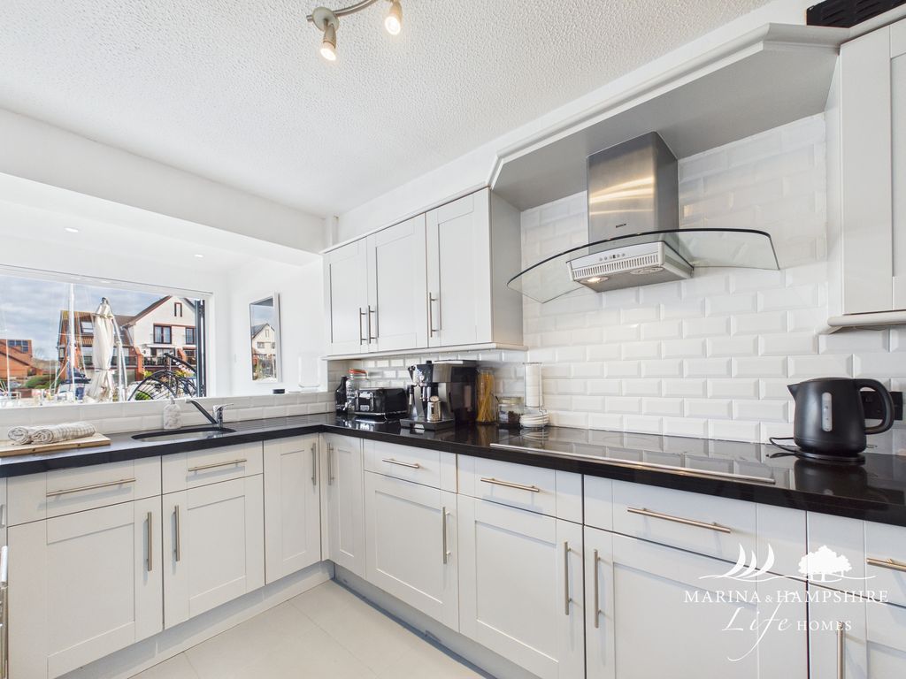 Additional image 10 of 3 bed town house for saleNewlyn Way, Portsmouth PO6