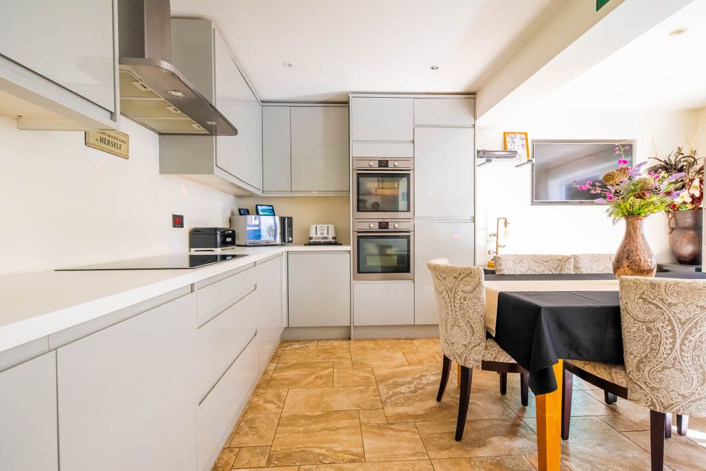Additional image 11 of 4 bed semi-detached house for saleIves Close, Yateley, Hampshire GU46