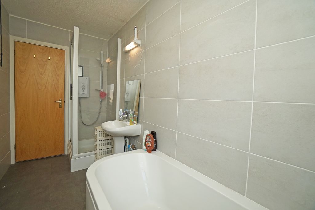 Additional image 23 of 3 bed town house for saleNewlyn Way, Port Solent PO6