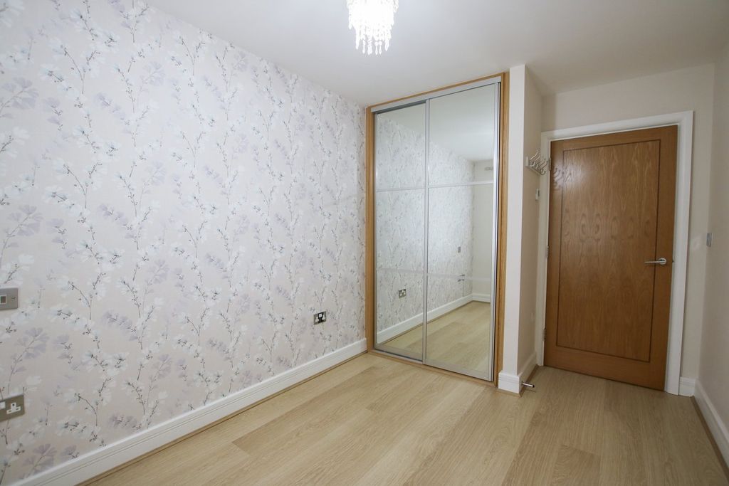 Additional image 16 of 2 bed flat for saleRectory Road, Wokingham RG40