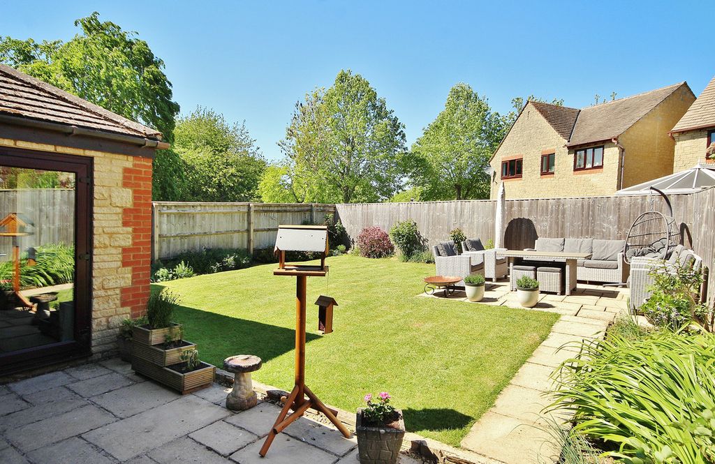 Additional image 4 of 6 bed detached house for saleSherbourne Road, Witney OX28