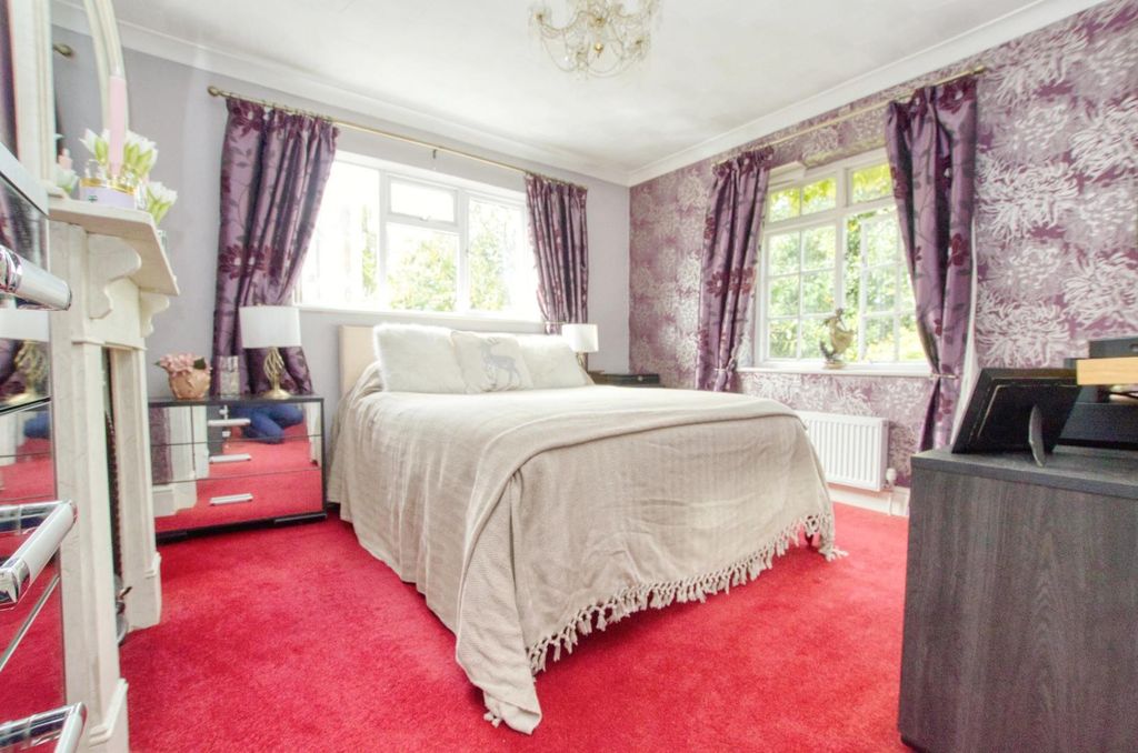 Additional image 6 of 2 bed cottage for salePortsmouth Road, Southampton SO19