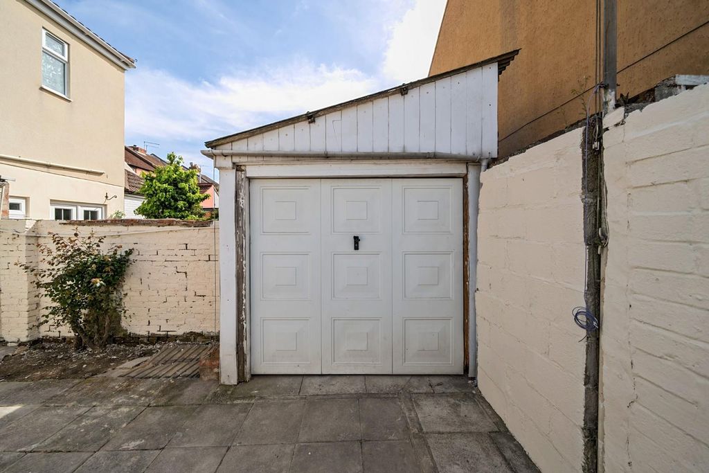 Additional image 7 of 4 bed end terrace house for saleFarlington Road, Portsmouth PO2
