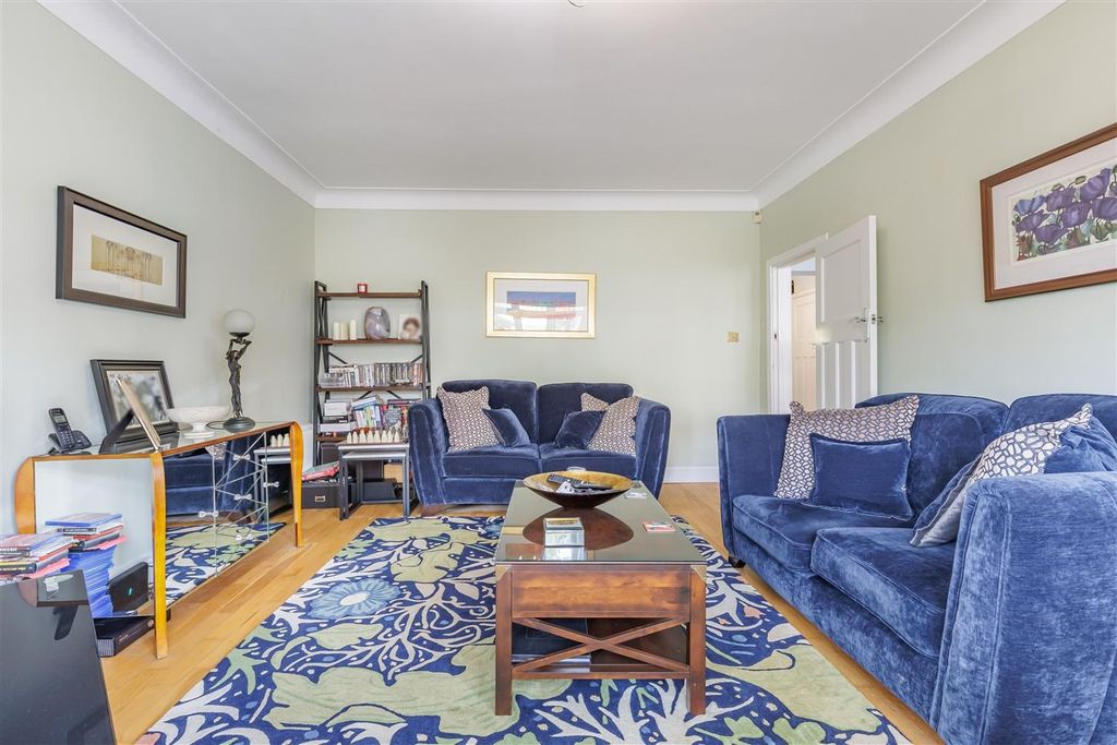 Additional image 4 of 5 bed semi-detached house for saleQueens Avenue, Woodford Green IG8