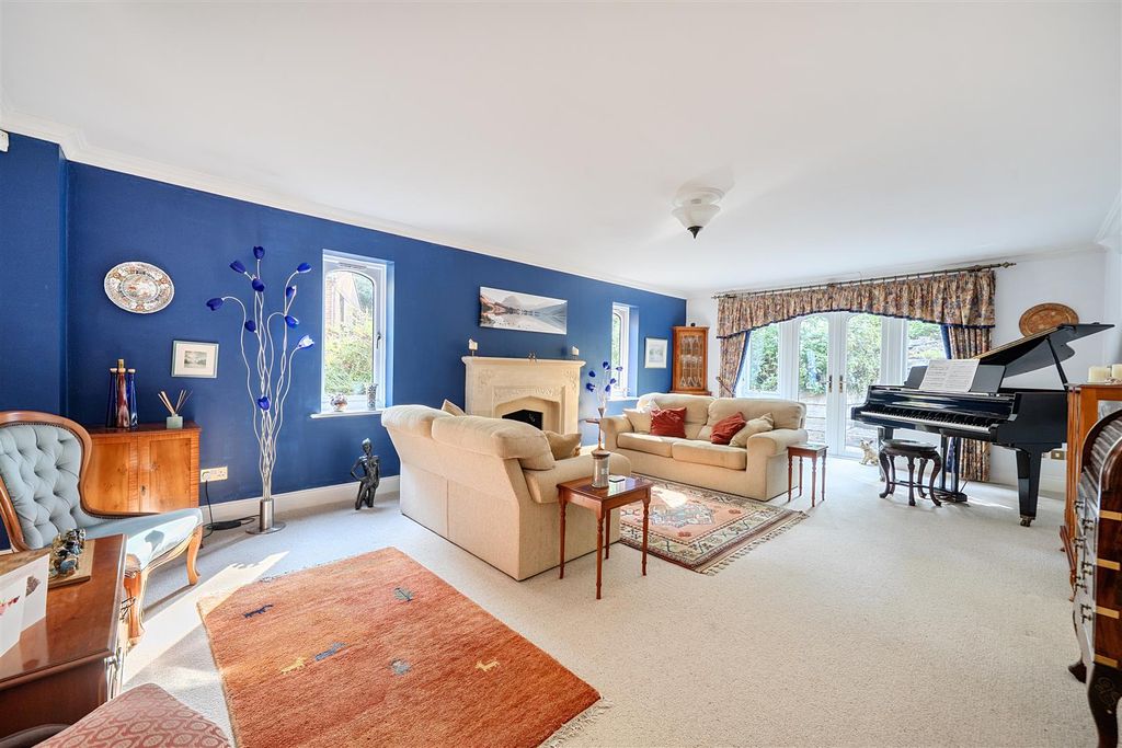 Additional image 2 of 5 bed detached house for saleWarren Lane, Finchampstead, Berkshire RG40