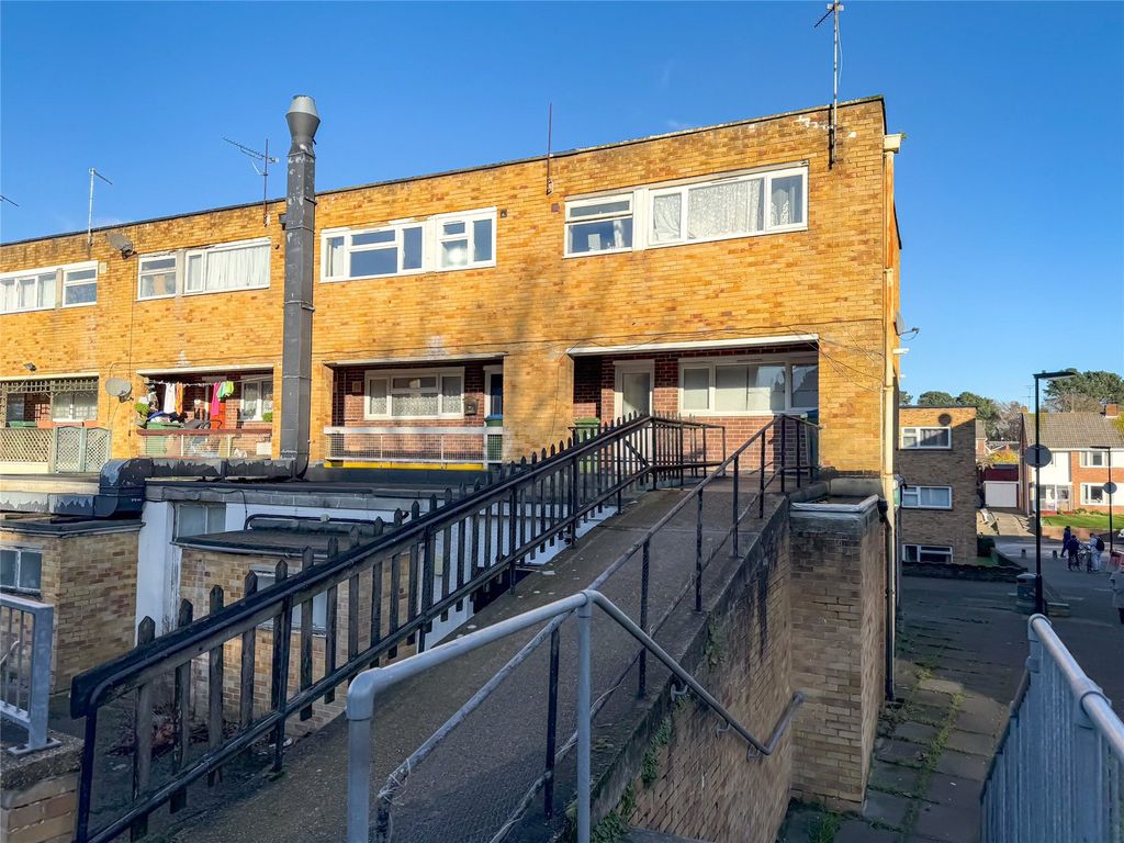 3 bed flat for salePremier Parade, Forest Hills Drive, Southampton, Hampshire SO18 photo 3