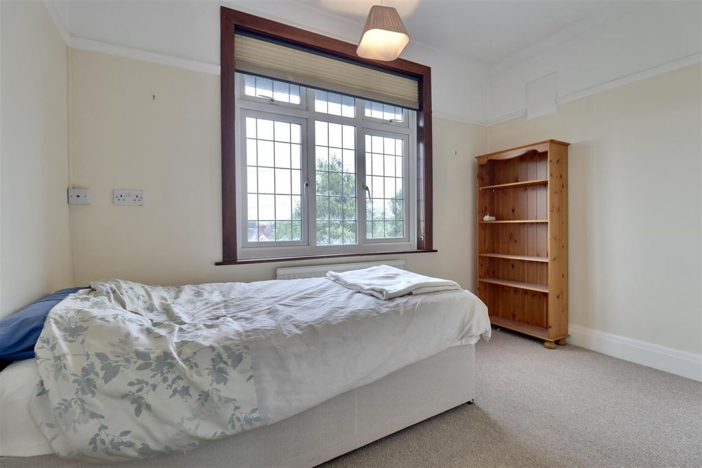 Additional image 15 of 4 bed property for saleHavant Road, Farlington, Portsmouth PO6
