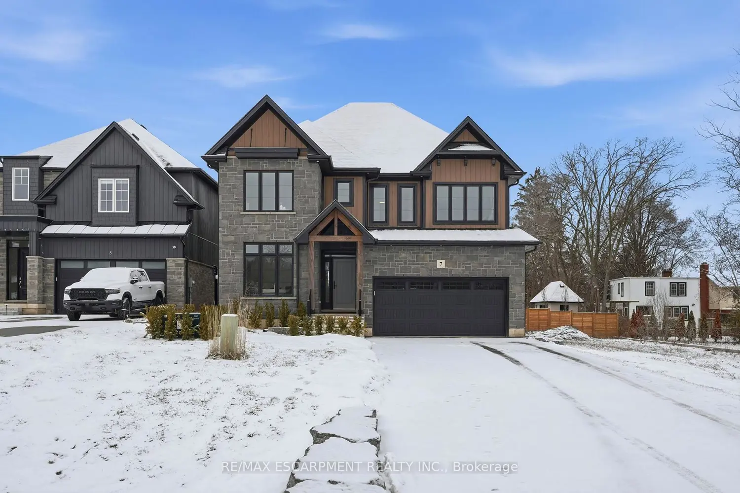 7 Bartlett Avenue
