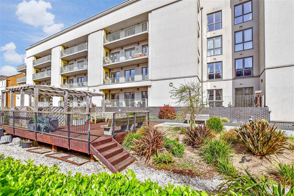Additional image 13 of 2 bed flat for saleSouth Parade, Southsea, Hampshire PO4