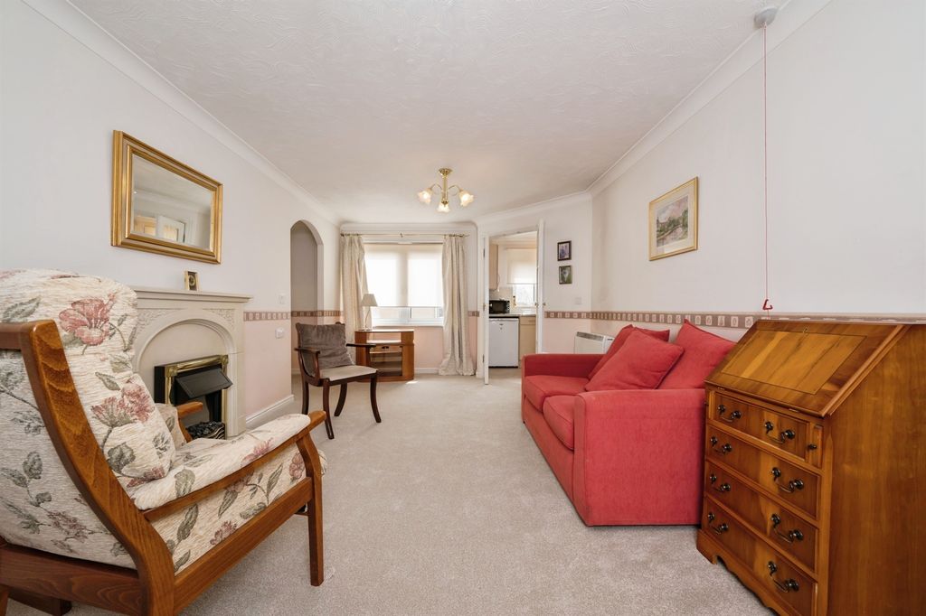 Additional image 7 of 1 bed flat for saleOakley Road, Southampton SO16
