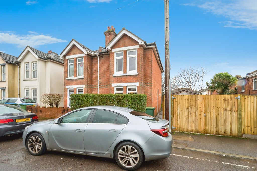 3 bed semi-detached house for salePorchester Road, Southampton SO19