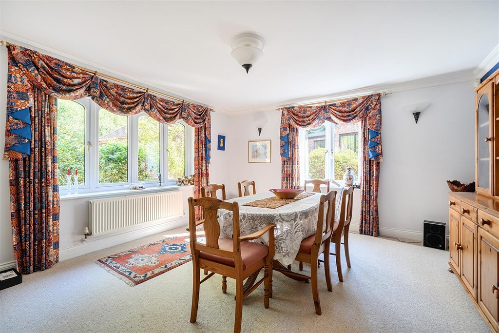 Additional image 4 of 5 bed detached house for saleWarren Lane, Finchampstead, Berkshire RG40