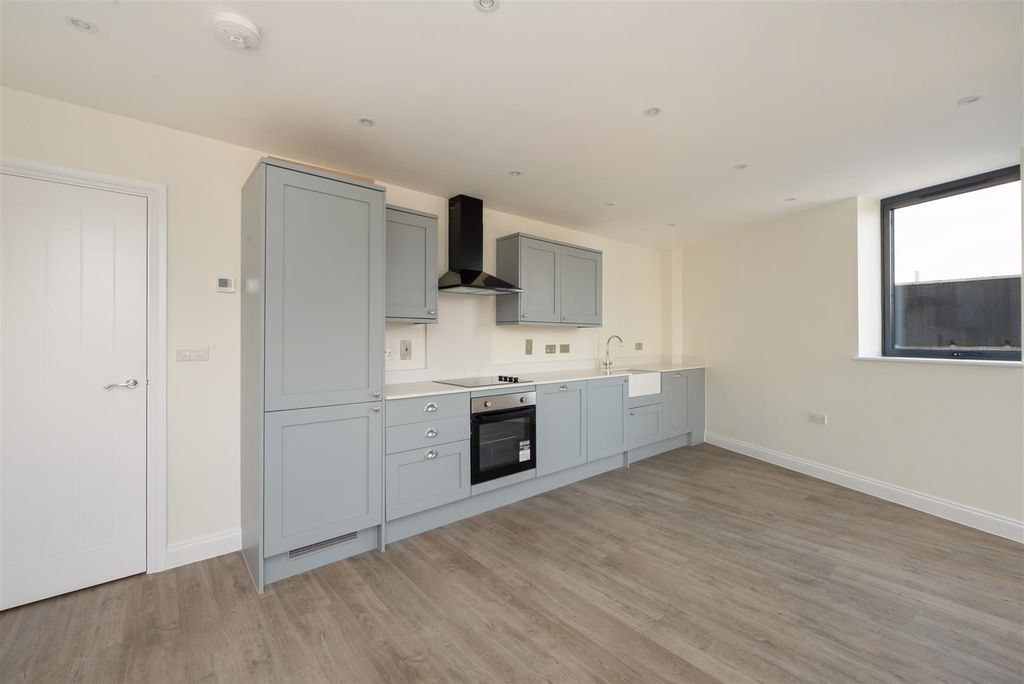 Additional image 5 of 2 bed flat for saleBeach Walk, Whitstable CT5
