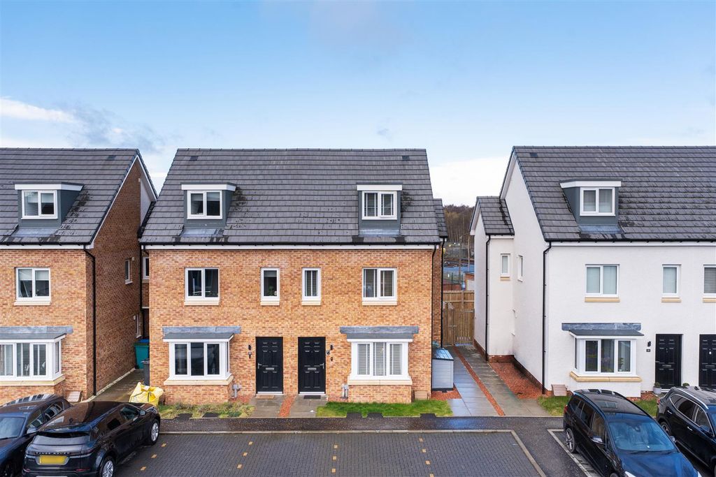 3 bed town house for saleMackay Place, Wishaw ML2