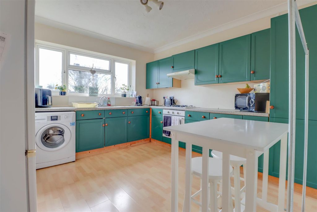 Additional image 2 of 2 bed maisonette for saleAzalea Avenue, Wickford SS12