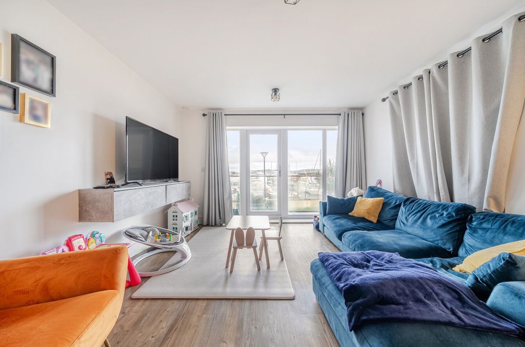 2 bed flat for saleThomas Blake Avenue, Southampton, Hampshire SO14 photo 2