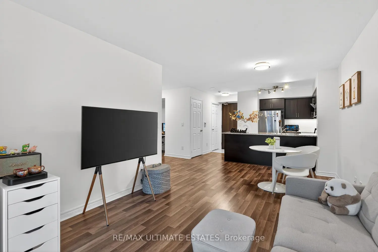 Additional image 3 of 19 Grand Trunk Crescent 2205