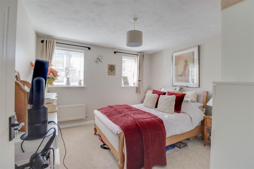 Additional image 7 of 2 bed flat for saleBrowning Drive, Wickford SS12
