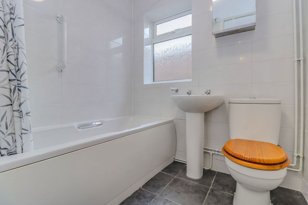 Additional image 11 of 2 bed semi-detached bungalow for saleSt. Martins Drive, Desford, Leicester LE9