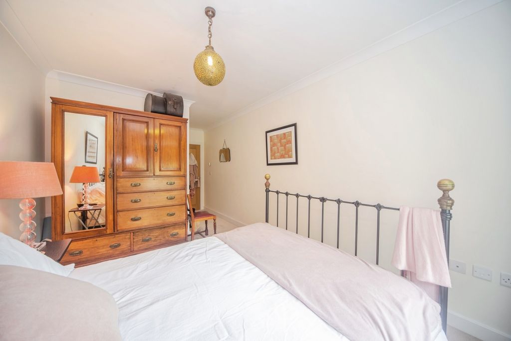 Additional image 10 of 2 bed flat for saleWinn Road, Southampton, Hampshire SO17