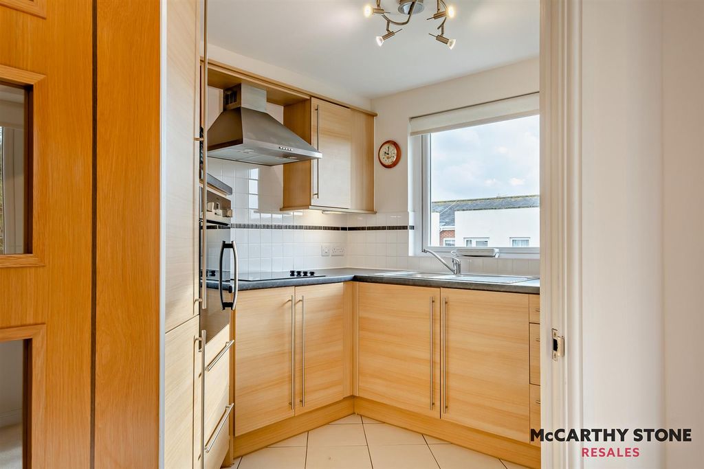 Additional image 9 of 2 bed flat for saleSomers Brook Court, Newport, Isle Of Wight PO30