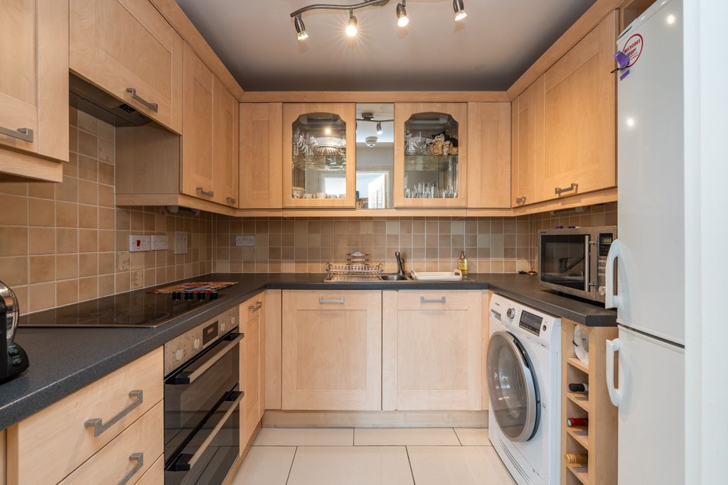 2 bed flat for saleProvidence Hill, Bursledon SO31 photo 5