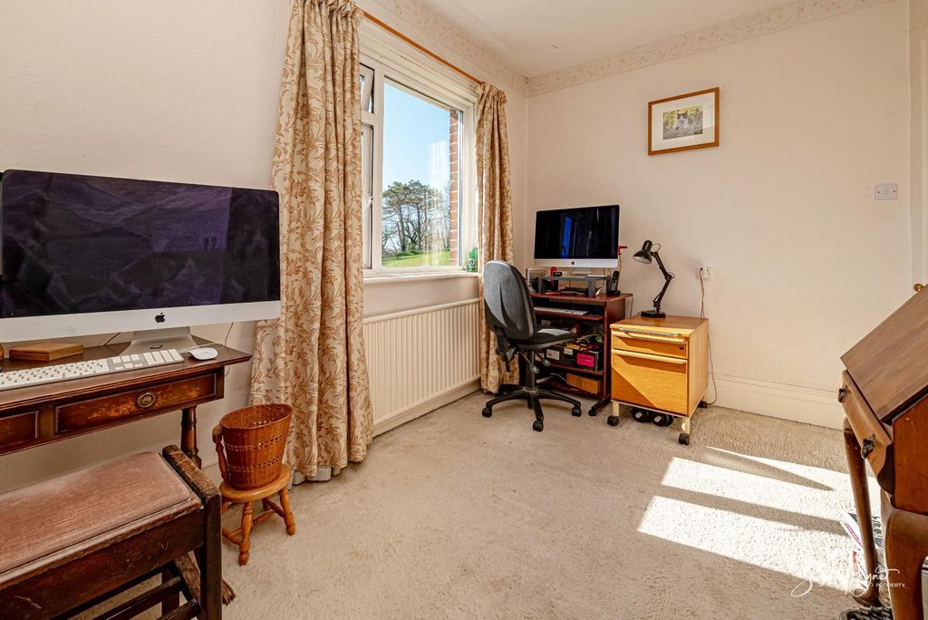 Additional image 21 of 4 bed detached house for saleCalbourne Road, Newport PO30