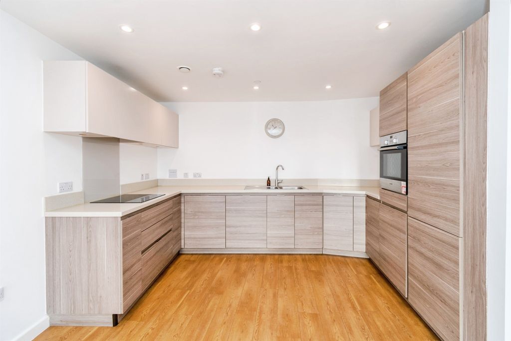 Additional image 10 of 2 bed flat for saleCentenary Plaza, Southampton SO19