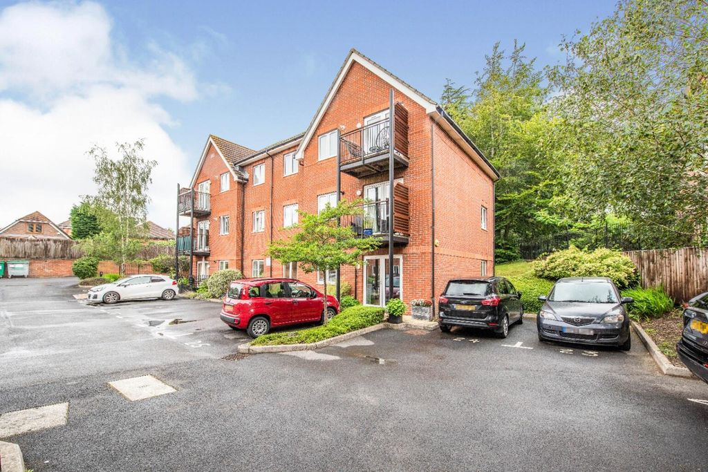 2 bed flat for saleProvidence Hill, Bursledon SO31