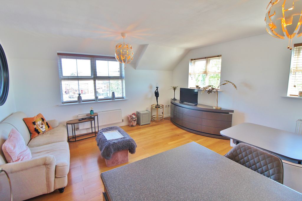 2 bed flat for saleCotton Road, Milton PO3 photo 3