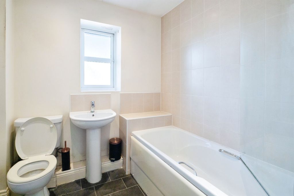 2 bed flat for saleStillington Crescent, Hamilton, Leicester LE5 photo 5