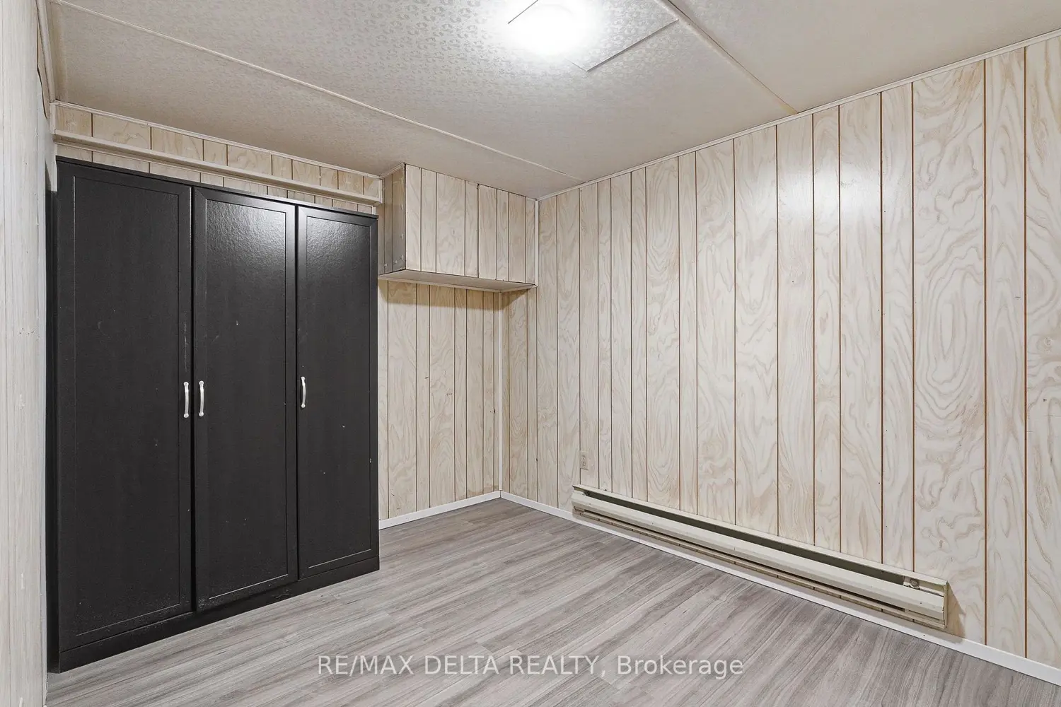 698 Baseline Road photo 4