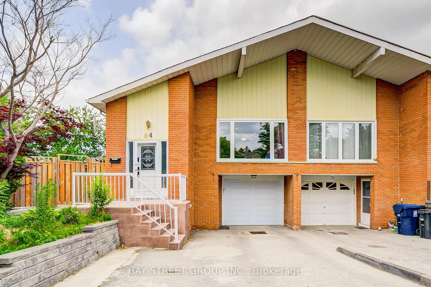 64 Rakewood Crescent
