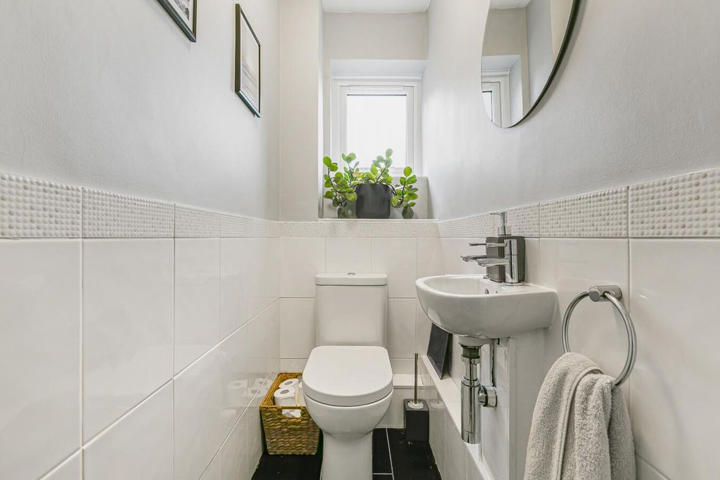 Additional image 8 of 2 bed flat for saleManor Road, Ashford TW15