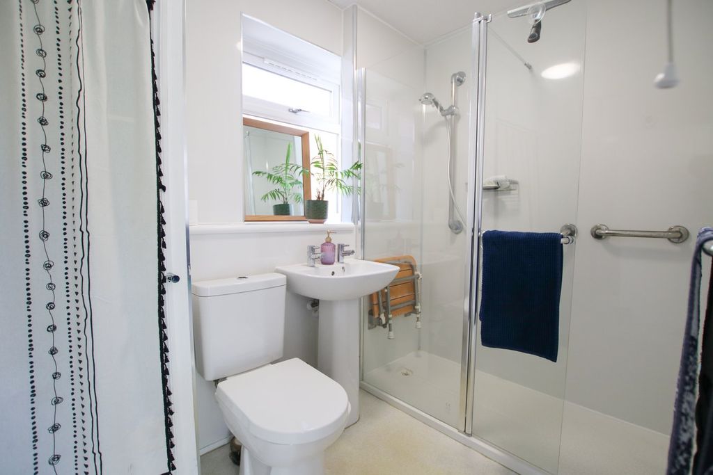 Additional image 7 of 3 bed semi-detached house for saleLangborough Road, Wokingham RG40